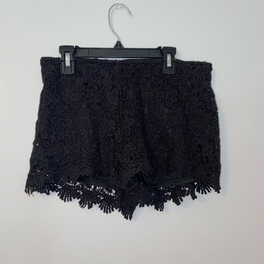 black lace shorts 🤍